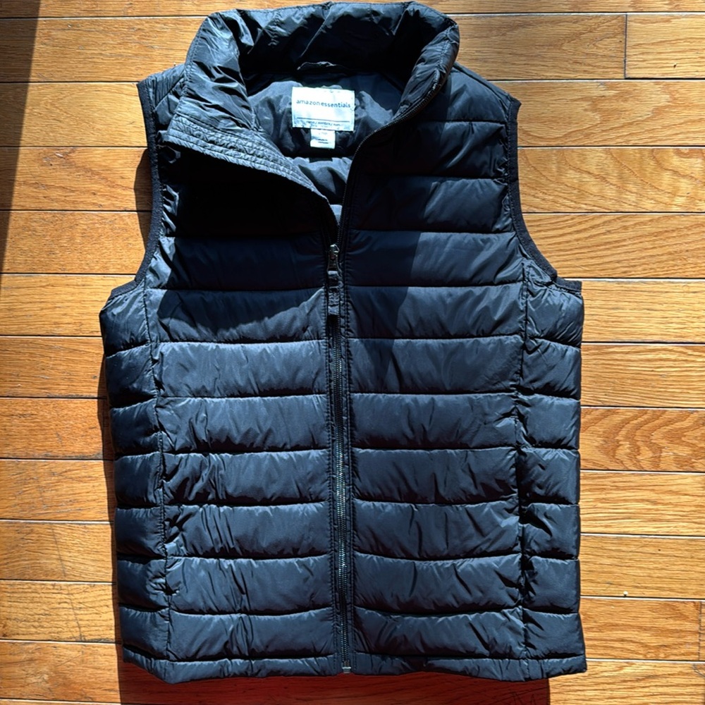 Girls black puffy vest